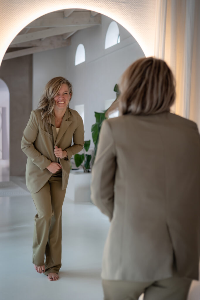 Foto van Renoeska van der Veen. Personal Trainer in de omgeving Friesland, Drenthe en Overijssel. Daarnaast biedt ze Yoga, ademwerk en lichaamsgerichte therapie aan.